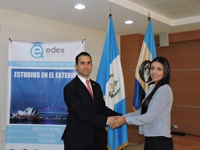 EDEX  y Universidad Galileo firman convenio.