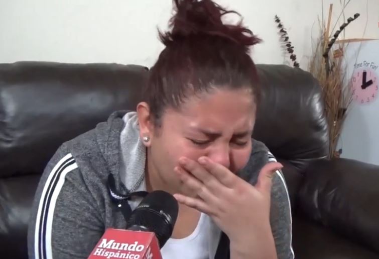 La guatemalteca Juneid Vargas ofreció detalles del operativo donde los agentes del ICE arrestaron a su mamá y hermanos. (Foto Prensa Libre: mundohispanico.com)