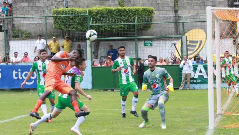 Siquinalá tuvo pocas oportunidades para anotar en el encuentro contra Antigua GFC. (Foto Prensa Libre: Cristian Soto)