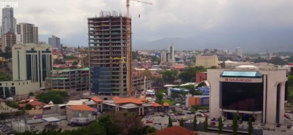 Las Zonas de Empleo son áreas del territorio nacional sujetas a un "régimen especial" en las que los inversionistas estarían a cargo de la política fiscal, de seguridad y de resolución de conflictos. (BBC News Mundo)