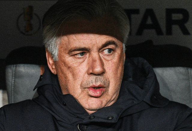 El técnico italiano Carlo Ancelotti es respaldado por la directiva del Bayern Munich a pesar de que solo opta por el título de liga. (Foto Prensa Libre: EFE)