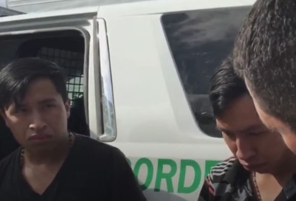 Migrantes detenidos en la frontera aseguran que lo perdieron todo en la erupción del Volcán de Fuego. (Foto: Captura de video/Univisión Noticias)