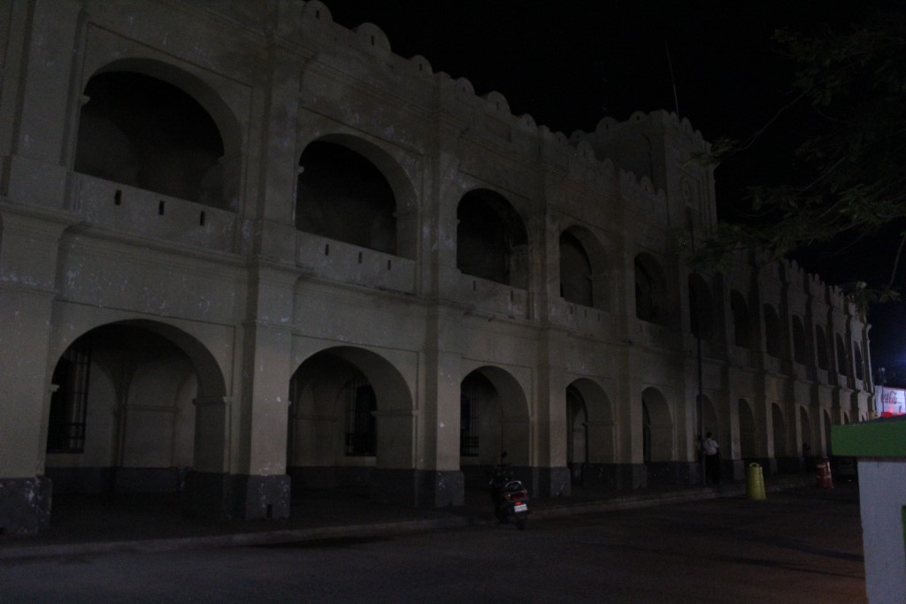 Sede de la PNC en Jutiapa permanece a oscuras por falta de energía eléctrica. (Foto Prensa Libre: Óscar González).