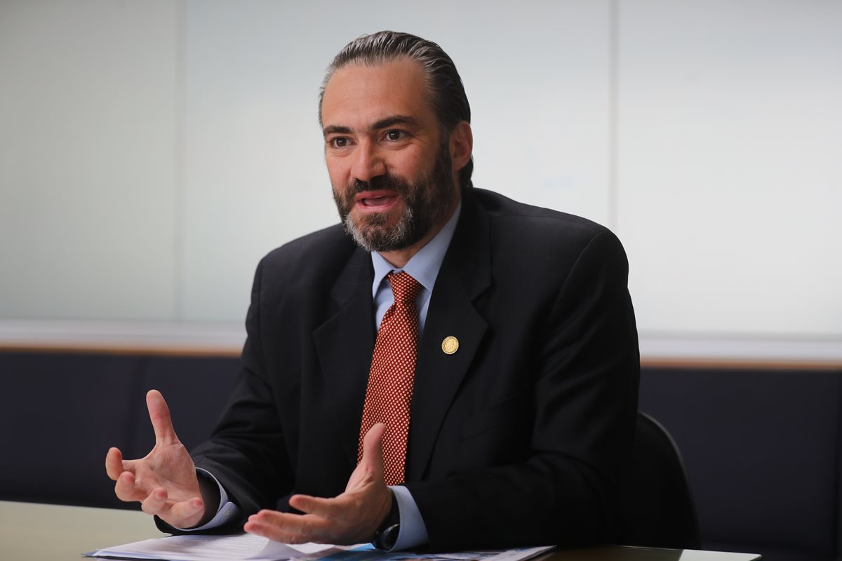 Acisclo Valladares Urruela, cuando fungía como ministro de Economía. (Foto Prensa Libre) 