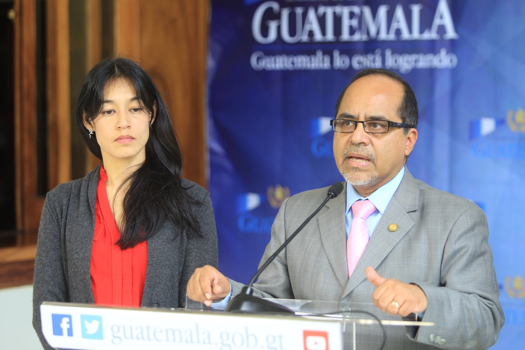 El ministro de Educación Óscar Hugo Lopez ha sido citado al Congreso 67 veces; la ministra de Salud, Lucrecia Hernandez, una vez. (Foto Prensa Libre: Hemeroteca PL)