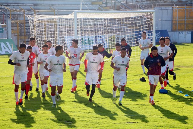 El equipo quetzalteco se entrenó este viernes pensando en el partido contra Marquense el próximo domingo. (Foto Prensa Libre: Carlos Ventura).