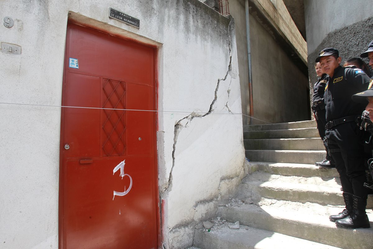 Varias viviendas del asentamiento Jesús de la Buena Esperanza, zona 6, fueron dañadas en su infraestructura. (Foto Prensa Libre: Hemeroteca)