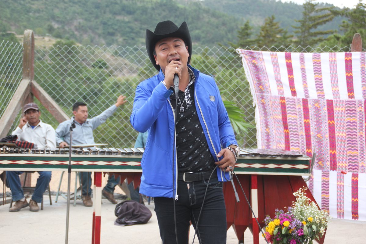 Raúl Raymundo es un guatemalteco que destaca en la música regional mexicana. (Foto Prensa Libre: Mike Castillo)