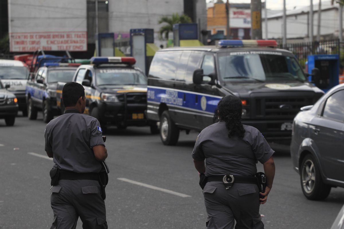 En septiembre se podría adjudicar la millonaria compra.(Foto Prensa Libre: Hemeroteca PL)