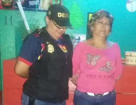 Maritza Gómez es aprehendida por agentes de la PNC en Suchitepéquez. (Foto Prensa Libre: PNC)