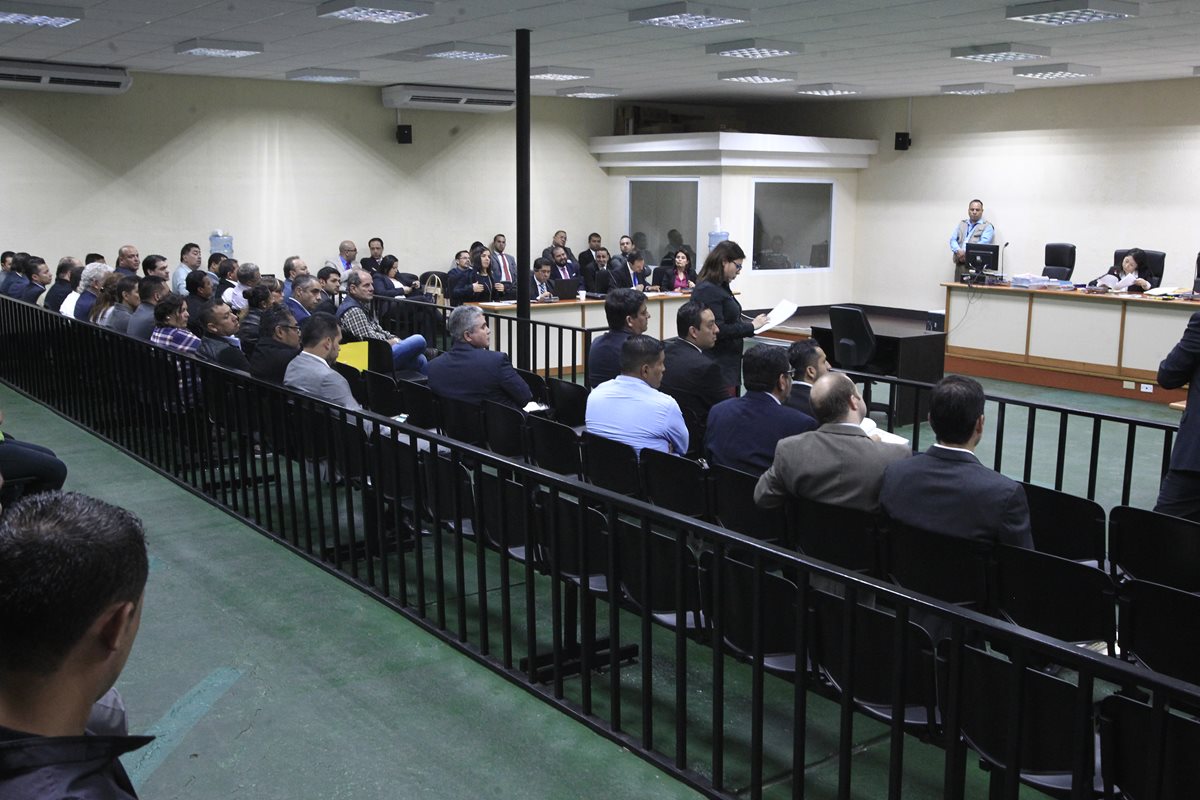 Vista de la sala donde se celebra la audiencia de primera declaración del caso Corrupción y Construcción. (Foto Prensa Libre: Carlos Hernández)