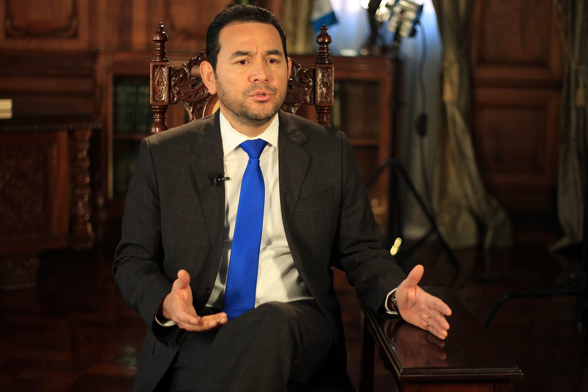 Presidente Jimmy Morales responde preguntas de periodistas de Prensa Libre con motivo de su pimer año de gestión. (Foto Prensa Libre: Esbin García)