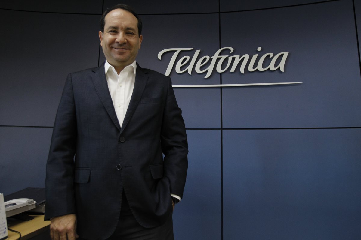Osman Rodríguez es el director ejecutivo de Telefónica Centroamérica desde el 2010, y compartió las últimas novedades que la compañía lanzará en el corto plazo. (Foto Prensa Libre: Paulo Raquec)