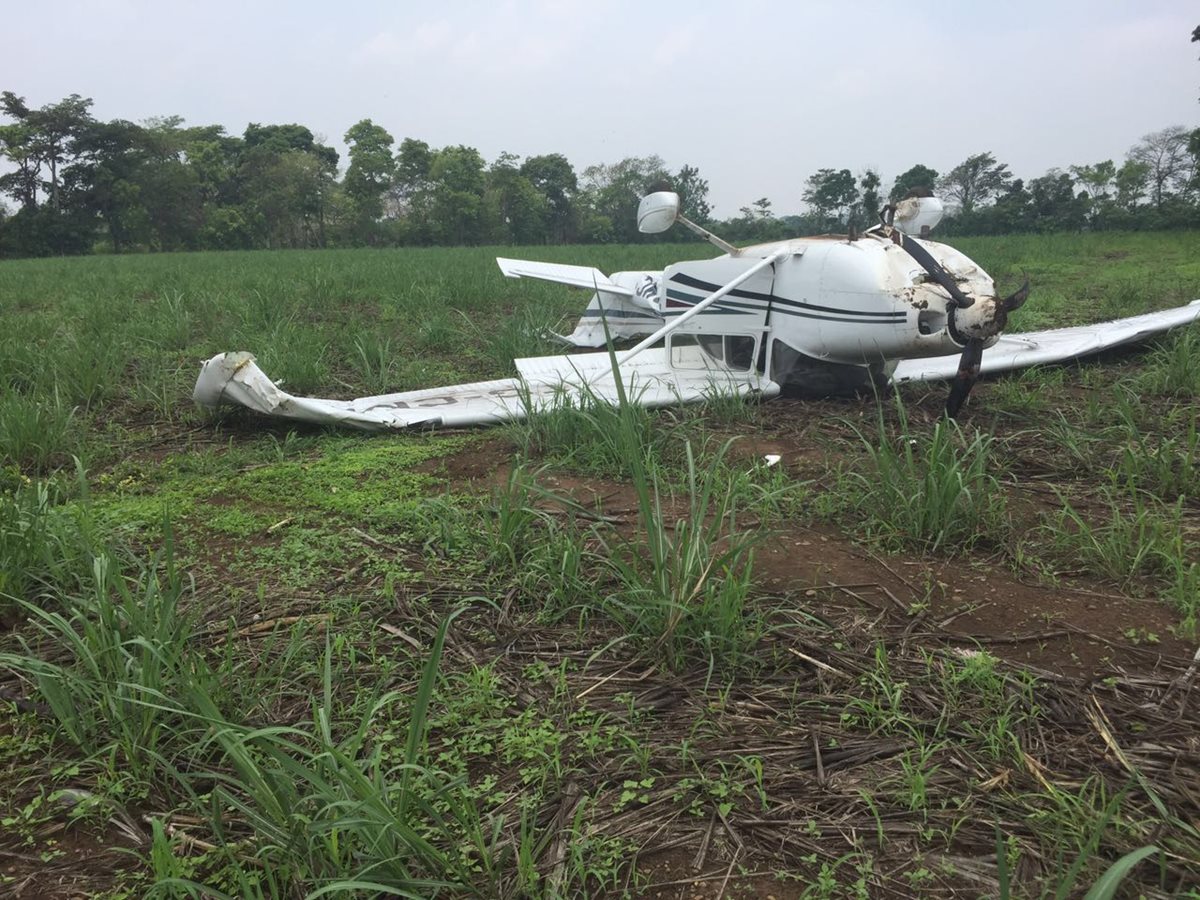 avioneta queda destruida luego de accidente en San Lorenzo. (Foto Prensa Libre: Cortesía)