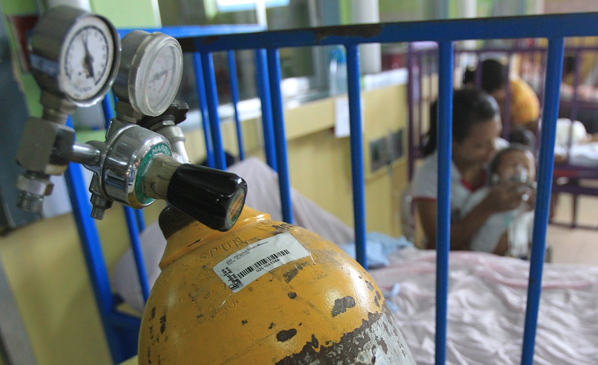 La falta de gases arteriales y oxígeno en los hospitales pone en peligro la vida de pacientes internos, en cuidados intensivos y que necesitan cirugía. (Foto Prensa Libre: Hemeroteca PL)