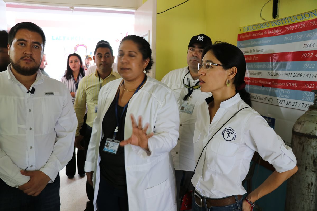 La exministra de Salud, Lucrecia Hernández, visitó el Hospital Nacional de Jalapa la semana pasada. (Foto Prensa Libre: Hugo Oliva)