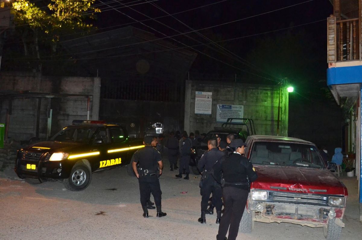 Quejas por la comida desataron los incidentes en la cárcel de Puerto Barrios. (Foto Prensa Libre: Dony Stewart)