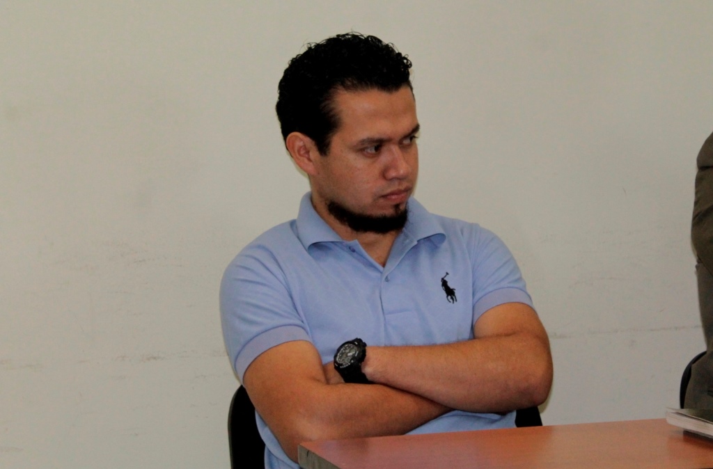 Carlos Vela Córdoba, de 28 años, agente de PNC, fue enviado a juicio por extorsión. (Foto Prensa Libre: María José Longo)