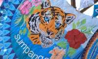 Un tigre sobresale en uno de los barriletes en Sumpango. El tema de la conservación y el buen trato del medio ambiente fueron de los temas más comunes.