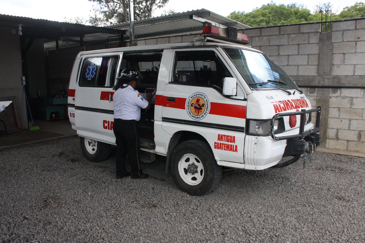 Una de las ambulancias de los Bomberos Voluntarios de Ciudad Vieja, Sacatepéquez, quienes fueron víctimas de robo. (Foto Prensa Libre: Renato Melgar)
