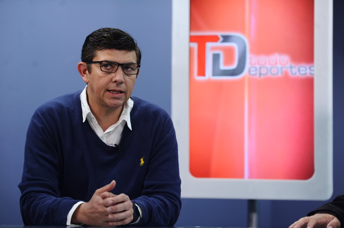 Stuard Rodríguez, presidente de la Federación de Ciclismo, durante La entrevista de TodoDeportes. (Foto Prensa Libre: Francisco Sánchez)