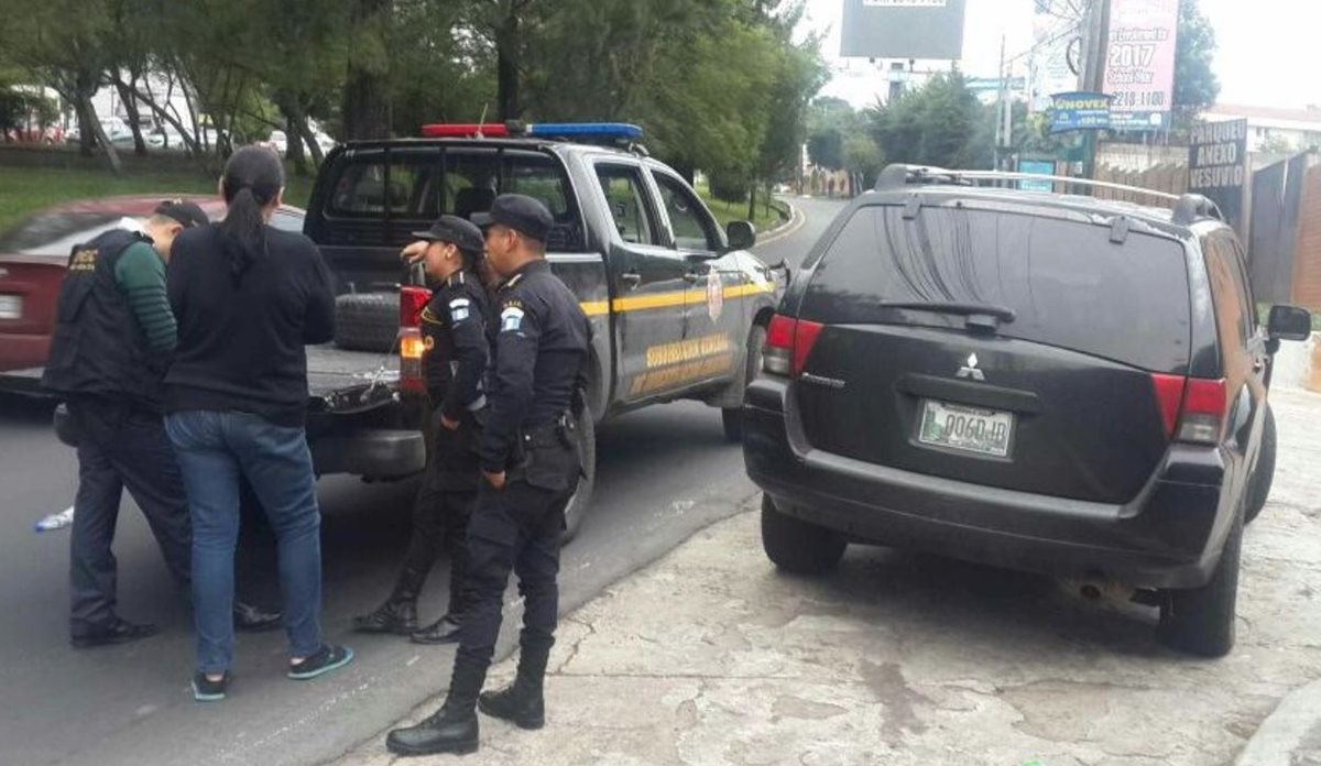 Gina Arrivillaga fue detenida cuando se trasladaba en su vehículo, en el bulevar de San Cristóbal, Mixco. (Foto Prensa Libre: PNC)