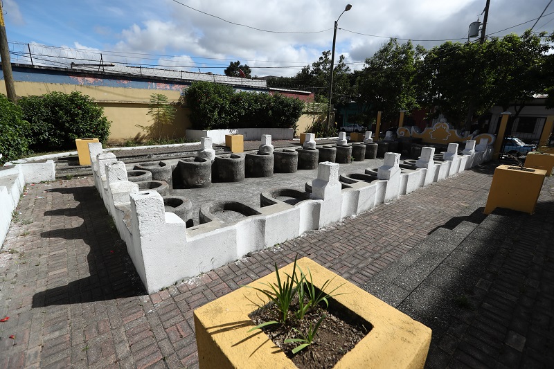 El tanque municipal San José ya no es utilizado, pero es lugar de distracción para vecinos. Algunos residentes del área recuerdan con nostalgia cuando aún funcionaba. (Foto Prensa Libre: Esbin García)