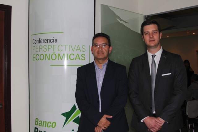 Paulo De León, conferencias, y Andrés Cordón Townsend, gerente de Banca Empresarial de Banco Promerica.