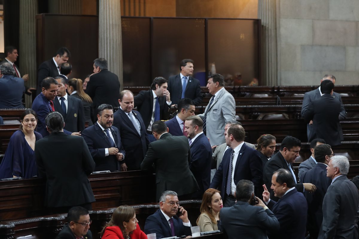 El oficialismo y la UNE unieron votos para pasar el plan de gastos 2019. (Foto Prensa Libre: Érick Ávila)