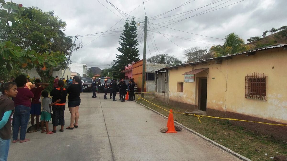 Vivienda en Ipala, Chiquimula, donde fueron hallados los cadáveres de un hombre y una mujer. (Foto Prensa Libre: Mario Morales)