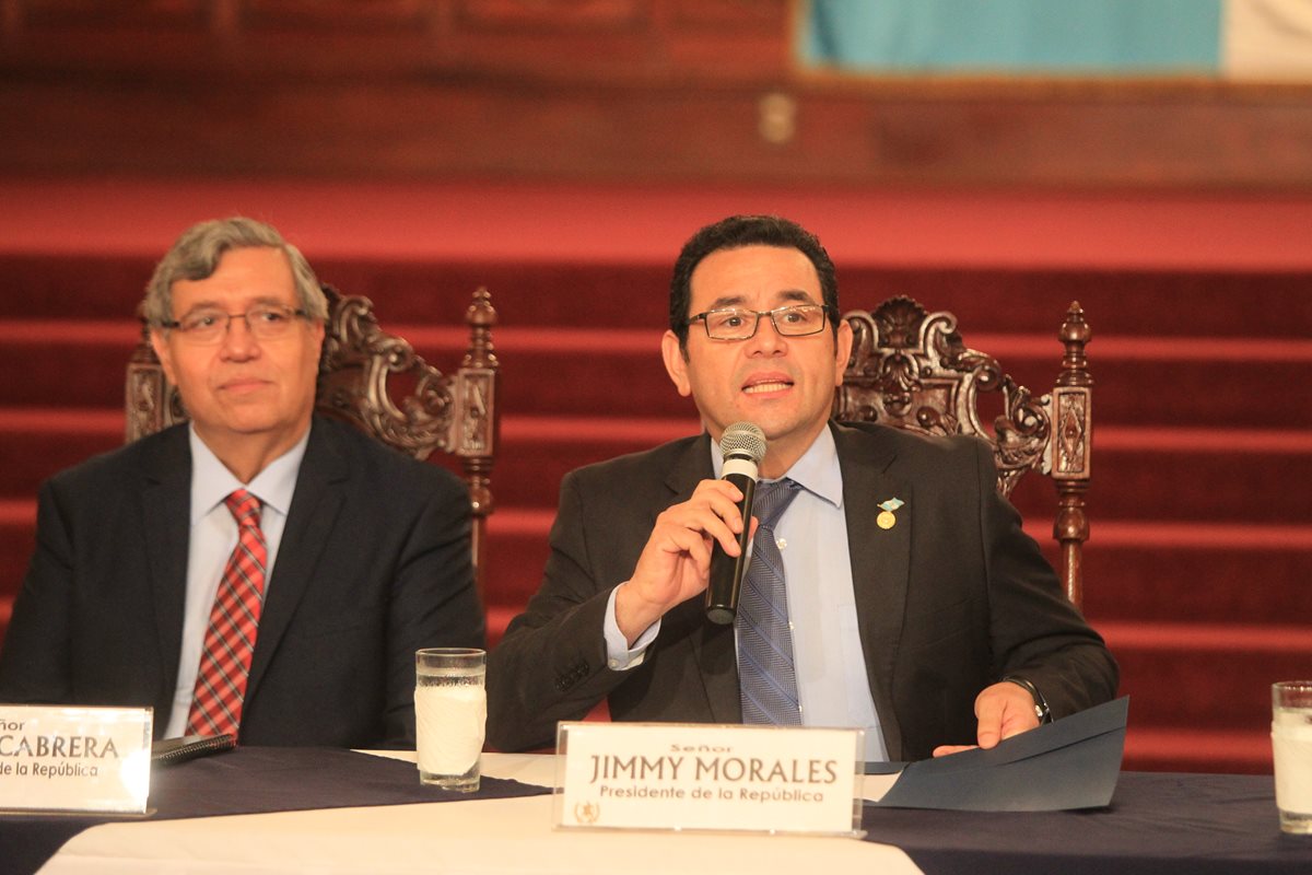 El presidente Jimmy Morales y vicepresidente Jafeth Cabrera asumieron el mando el 14 de enero pasado. (Foto Prensa Libre: Hemeroteca PL)
