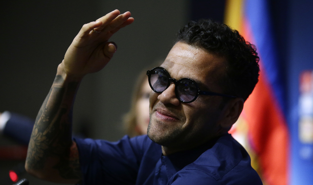 El brasileño Dani Alves regresa al Camp Nou, el estadio que fue su casa durante ocho temporadas. (Foto Prensa Libre: AP)
