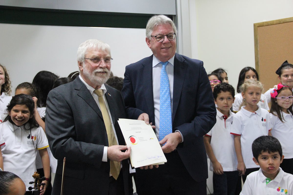 Colegio Alemán de Guatemala recibe certificado de excelencia académica