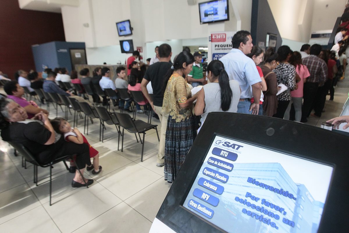 Acción del Gobierno   ayudaría a mejorar la recaudación, pero también   dañaría la moral tributaria de quienes cumplieron. (Foto Prensa LIbre: Hemeroteca PL)