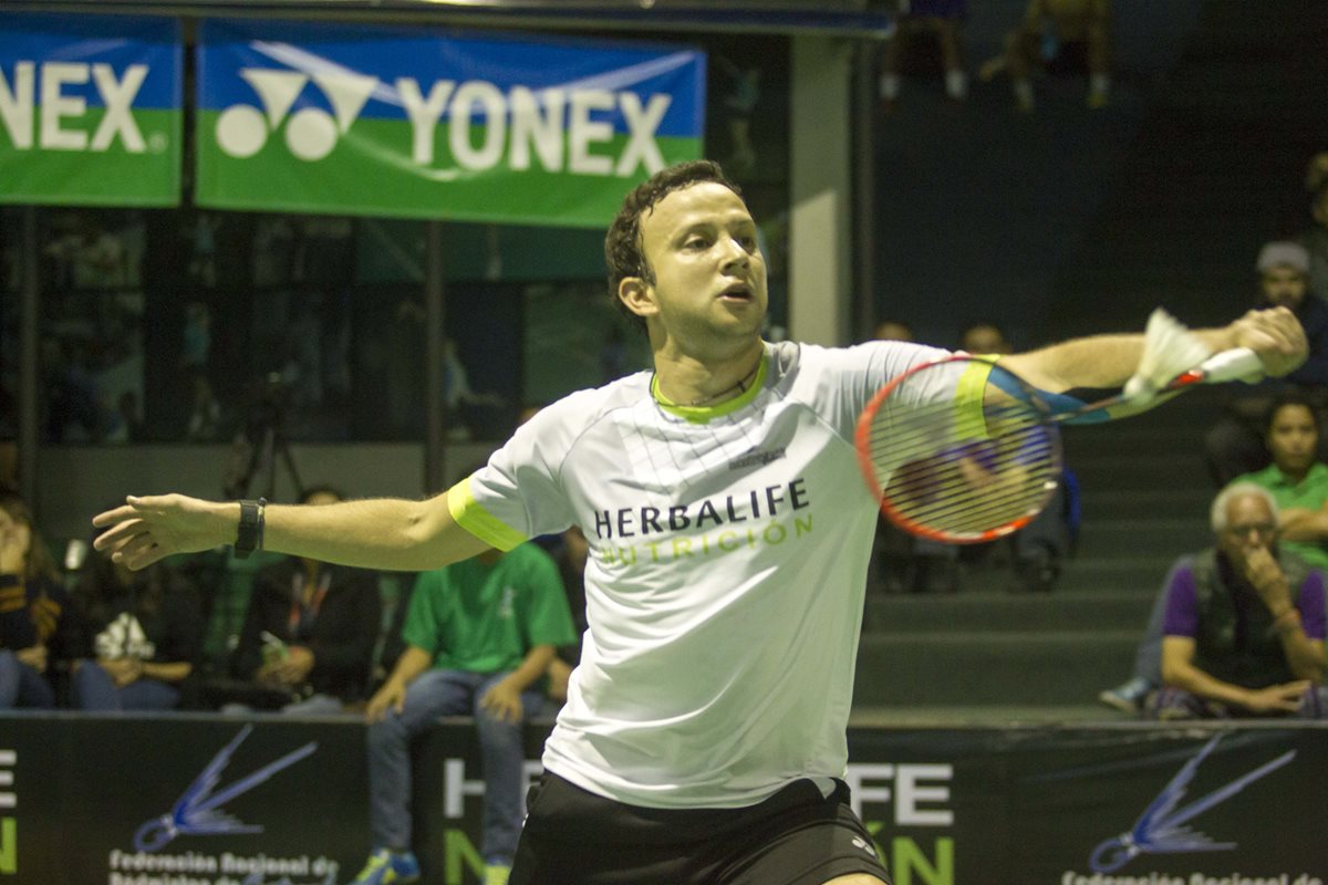 Kevin Cordón, durante el partido frente al mexicano Job Castillo. (Foto Prensa Libre: Norvin Mendoza)