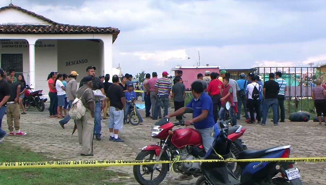 Tres personas murieron en el interior del Cementerio General de Jalapa. (Foto Prensa Libre: Hugo Oliva)