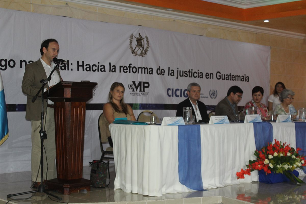 Autoridades discuten con sociedad civil reformas al sistema de Justicia en Jutiapa. (Foto Prensa Libre: Óscar González)