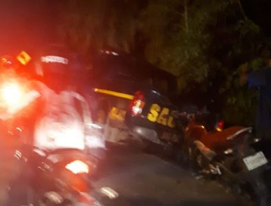 El autopatrulla terminó en una cuneta. (Foto: Emixtra)