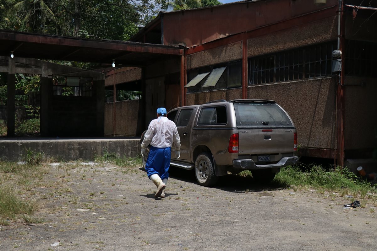 La morgue del Inacif se ubica a un costado del Hospital Nacional de Puerto Barrios, Izabal. (Foto Prensa Libre: Dony Stewart)