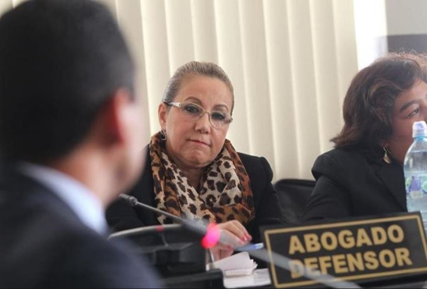 Blanca Stalling cuando estuvo frente a juez Carlos Ruano quien afirmó haber recibido presiones de la magistrada para que su hijo, Otto Molina Stalling, obtuviera medida sustitutiva. (Foto Prensa Libre: Hemeroteca)