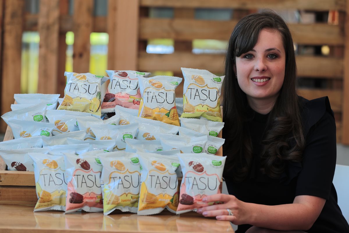 Lorena Arathoon es una de las creadoras de Tasu Chips, un snack crujiente, lleno de sabor, hecho a base de frutas 100% natural, libre de azúcar y gluten. (Foto Prensa Libre: Álvaro Interiano)