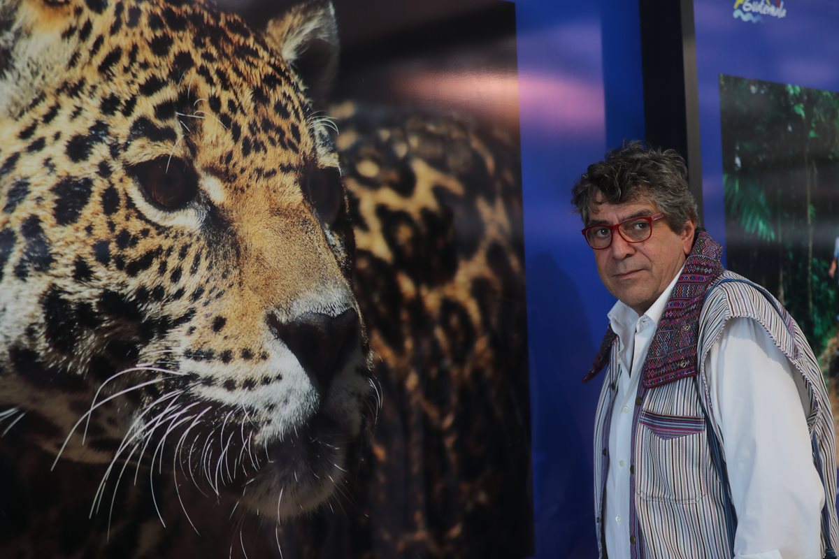La muestra “Bienvenido a mi país, tu país", instalada en los pasillos del Aeropuerto Internacional La Aurora consta de 140 fotografías tomadas por Ricky López Bruni. (Foto, Prensa Libre: Érick Ávila).
