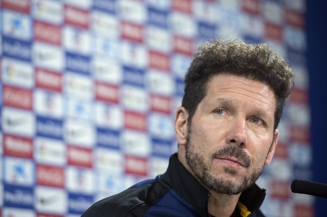 Diego Simeone en conferencia de prensa previo a partir rumbo a Barcelona para enfrentar la semifinal de la Copa del Rey. (Foto Prensa Libre: EFE)