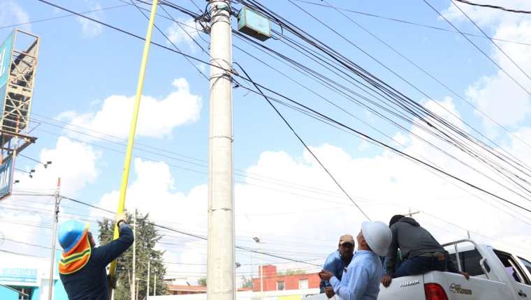 Según la Empresa Eléctrica Municipal de Quetzaltenango, sigue el hurto de energía (Foto Prensa Libre: María José Longo)