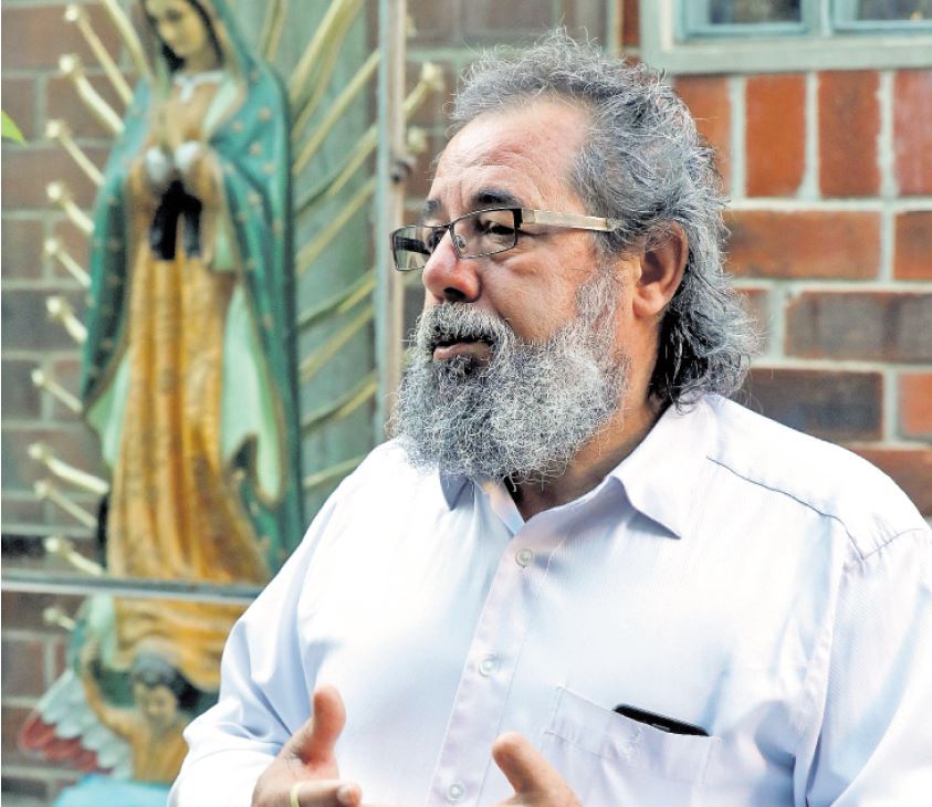 Para el sacerdote Mauro Verzeletti, el contacto con la gente le abre el misterio de Dios. (Foto Prensa Libre: Esbin García)