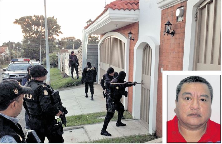 Raúl Contreras fue capturado en noviembre del 2015, en Ciudad San Cristóbal. En el operativo se logró la recuperación de obras de arte robadas. (Foto Prensa Libre: Hemeroteca PL)