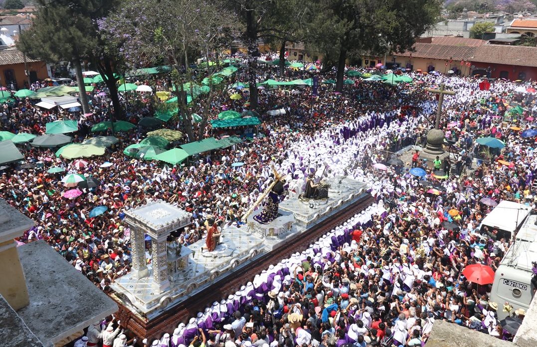 El recorrido de la procesión del Nazareno de la Merced del Domingo de Ramos aumenta de 89 a 103 cuadras. (Foto Prensa Libre: Renato Melgar)