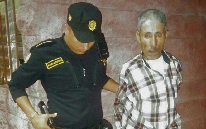 Gilberto Morán, de 61 años, es capturado por agentes de la PNC en Esquipulas, Chiquimula. (Foto Prensa Libre: PNC)