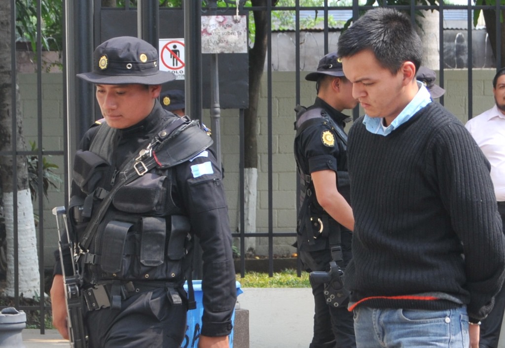 Carlos Miguel Urbina Pérez quedó ligado a proceso penal, por su presunta participación en el plagio y muerte de una menor. (Foto Prensa Libre: Alexánder Coyoy)