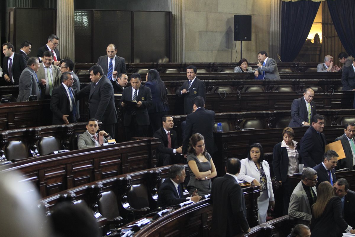 Diputados en sesión plenaria. (Foto Prensa Libre: Edwin Bercián)